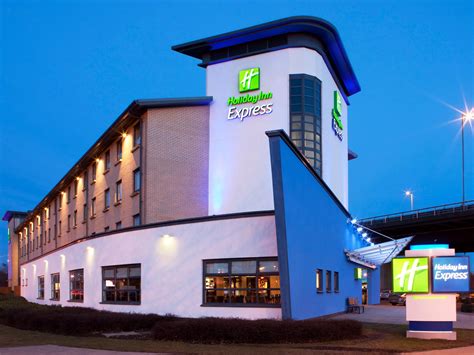 Airport inn - Holiday Inn Johannesburg Airport offers guests comfortable accommodations conveniently located within 5 mi of O.R. Tambo International Airport. A free scheduled airport shuttle service is provided. Offering free WiFi, each of the rooms at Holiday Inn Johannesburg Airport is equipped with air-conditioning, an in-room safe, hairdryer and …